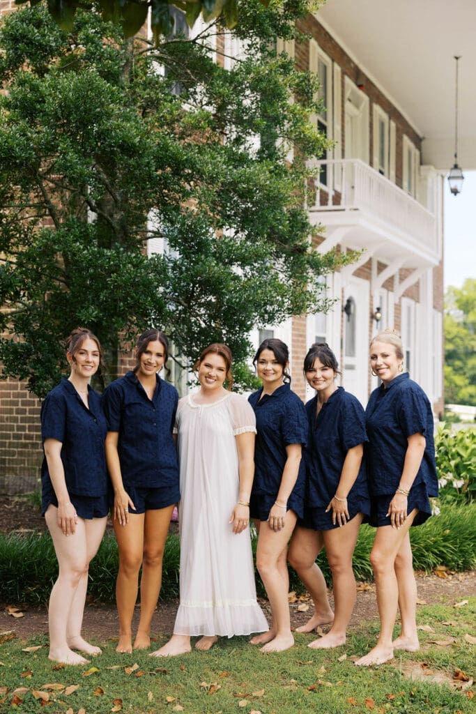 bride getting ready with her bridesmaids before the ceremony knoxville tn