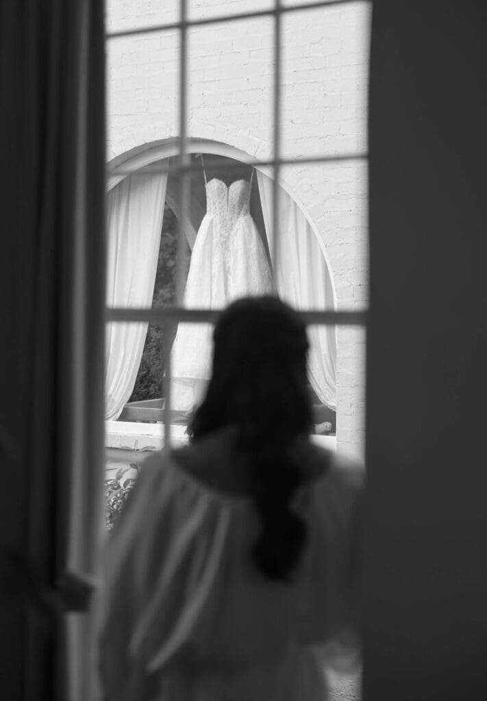 bride getting ready before her Knoxville Tennessee wedding